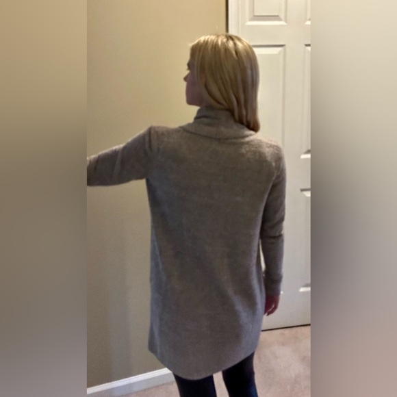 Barefoot Dreams CozyChic Lite Circle Cardigan in Heather Cocoa/Pearl (Rare) - Picture 4 of 12